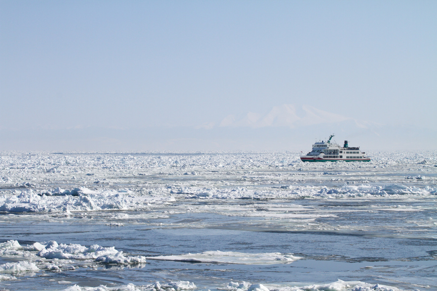 流氷をどう楽しむ?　流氷観光船流氷ウォークで氷の海を体験
