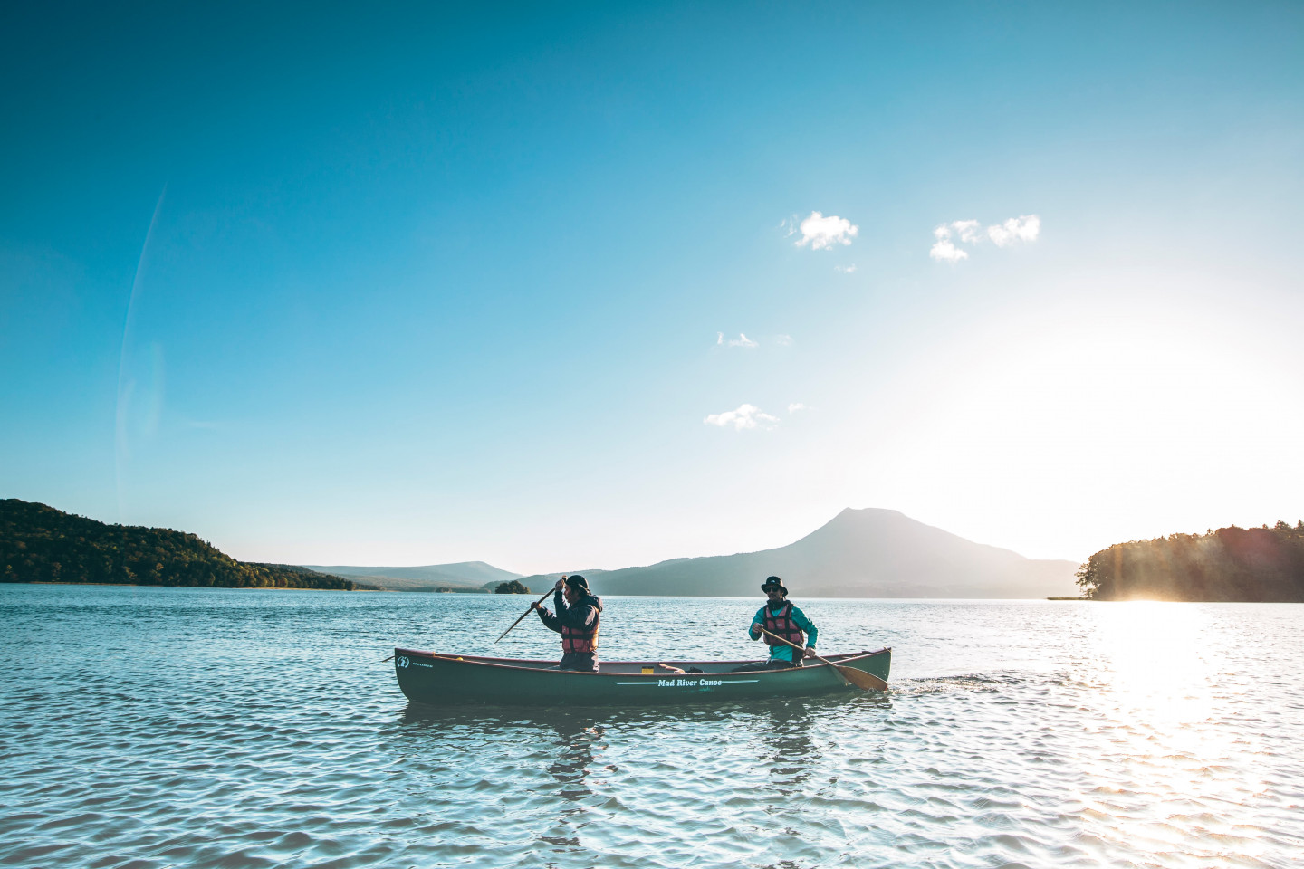 6.「カナディアンカヌー」を漕いで、阿寒湖の大自然を満喫する