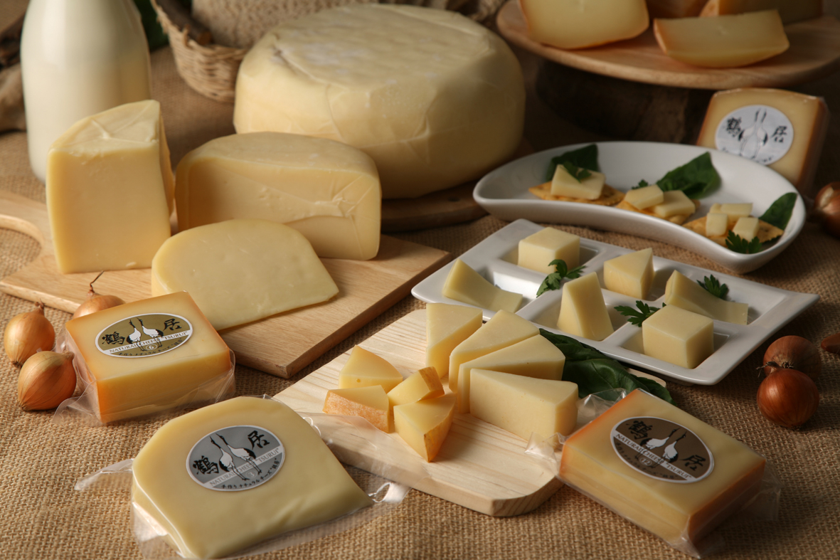熟成期間さまざま。｢鶴居｣シリーズ5種のチーズを食べくらべ。